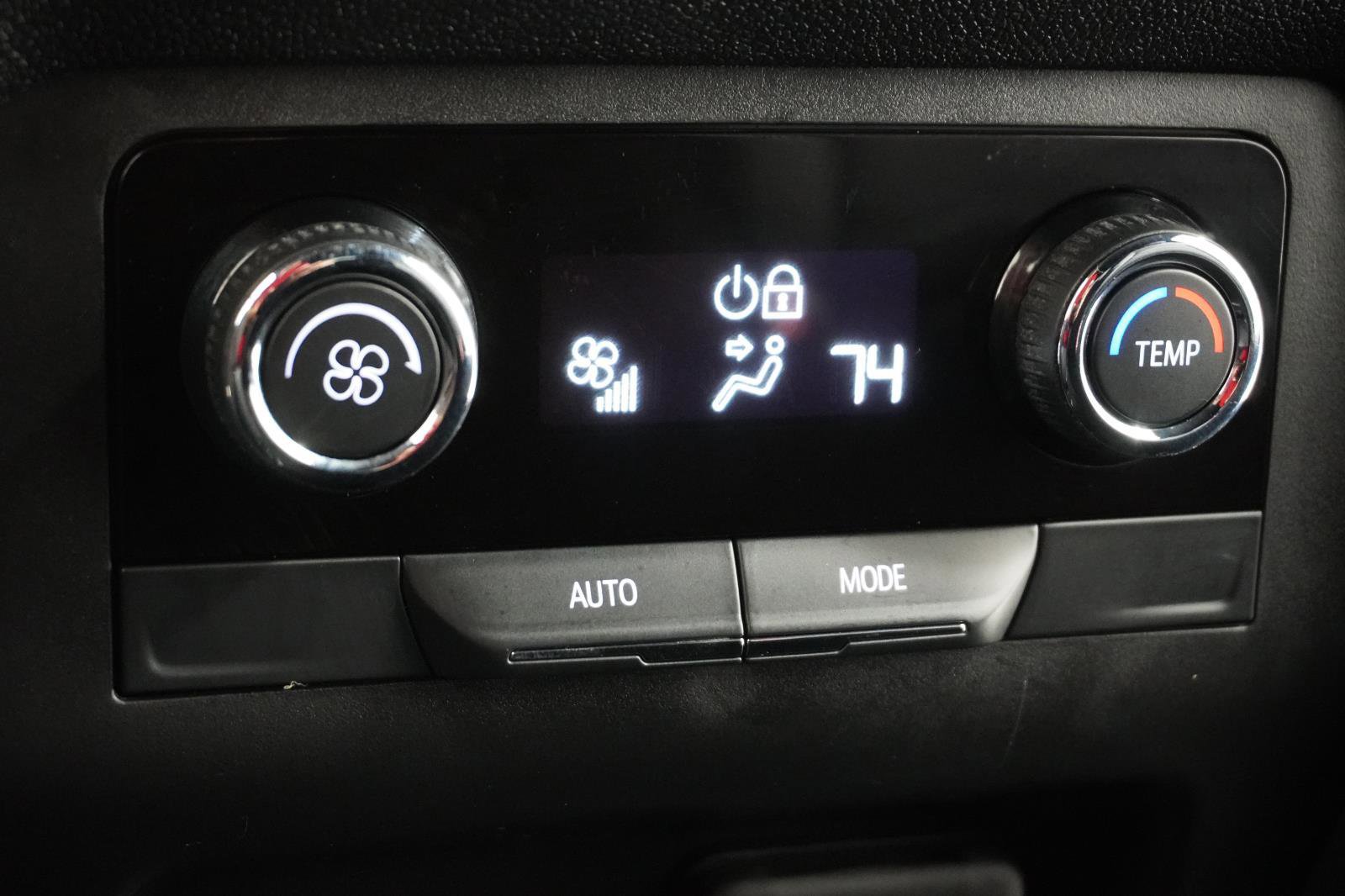 Used 2025 Chevrolet Traverse LT w/ Driver Confidence Package image 39