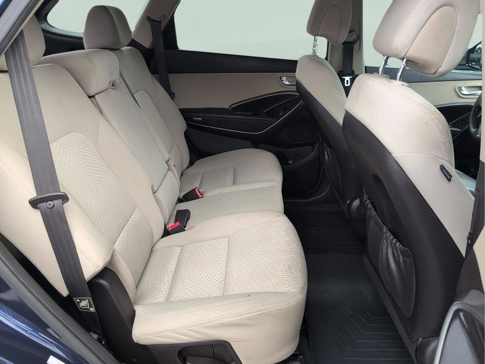 Used 2017 Hyundai Santa Fe SE image 34