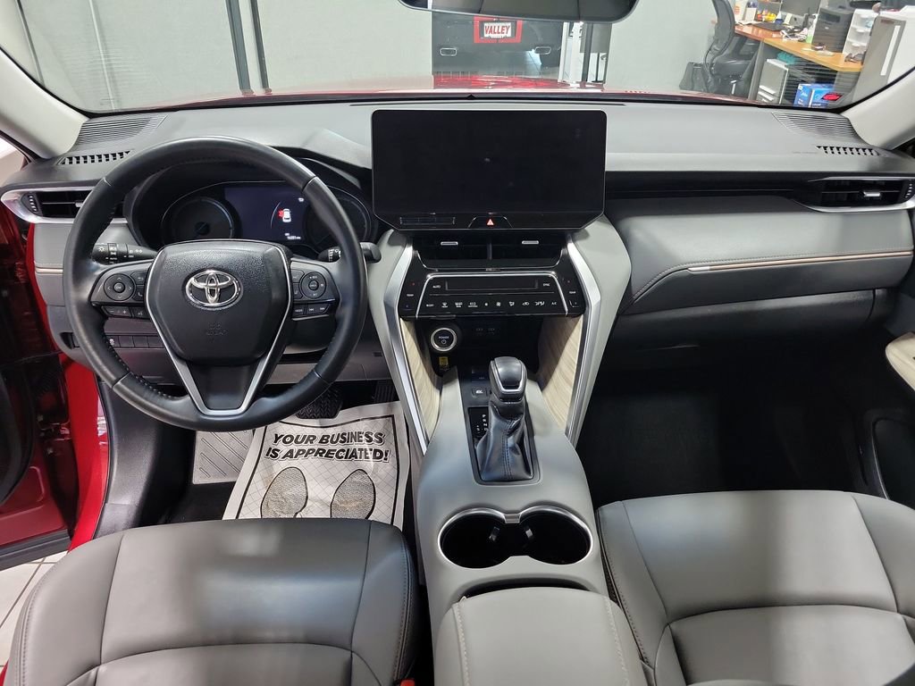 Used 2023 Toyota Venza XLE AWD/4WD image 3