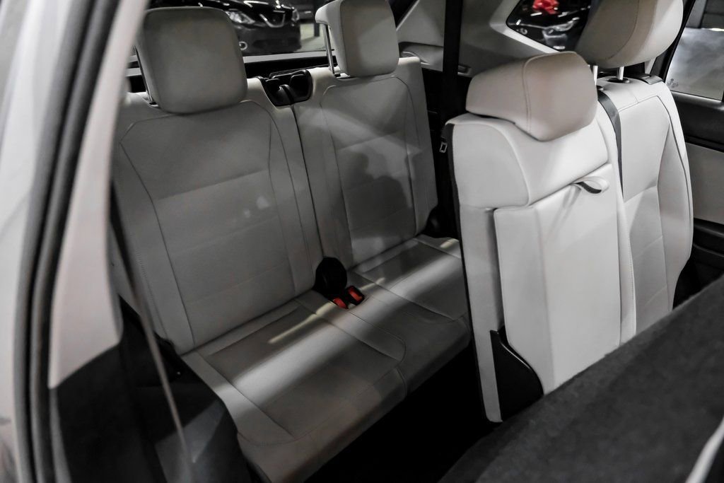 Used 2018 Volkswagen Tiguan SE image 40