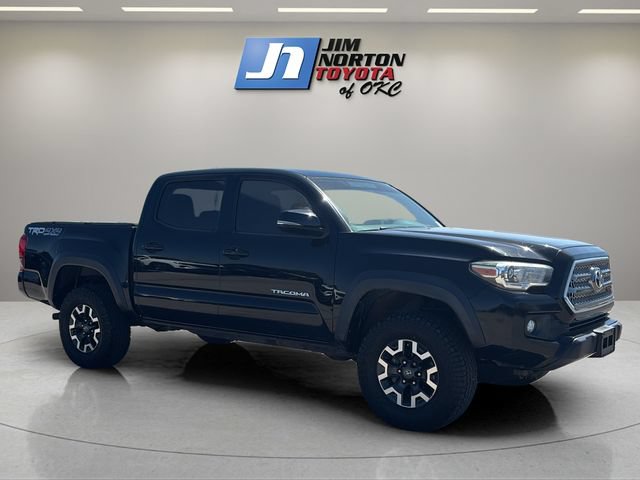 Used 2017 Toyota Tacoma TRD Off-Road w/ Premium & Technology Package AWD/4WD image 3