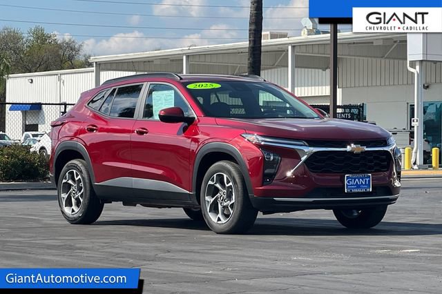 Used 2025 Chevrolet Trax LT w/ LT Convenience Package