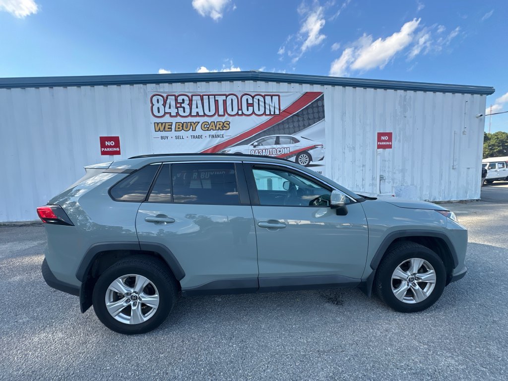 Used 2021 Toyota RAV4 XLE w/ Carpet Mat Package (TMS) FWD image 9