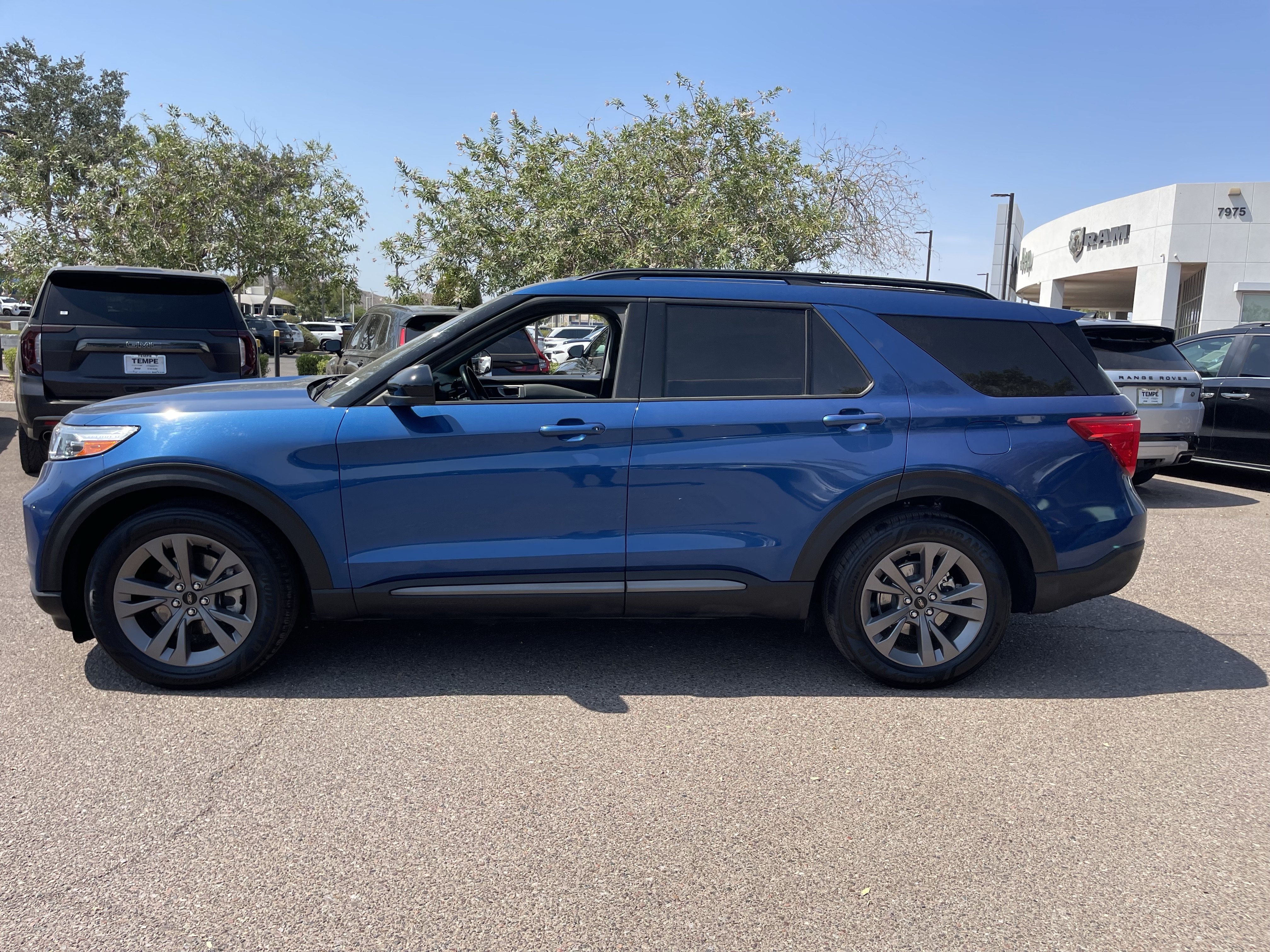 Used 2023 Ford Explorer XLT w/ Equipment Group 202A RWD image 3