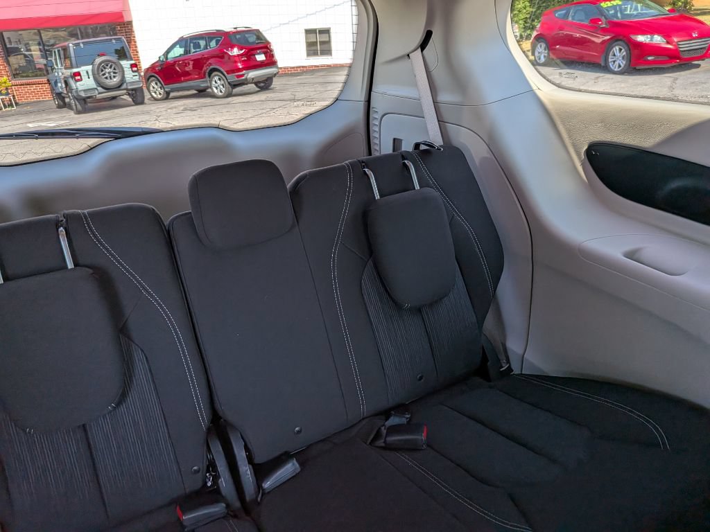 Used 2021 Chrysler Voyager LX FWD image 11