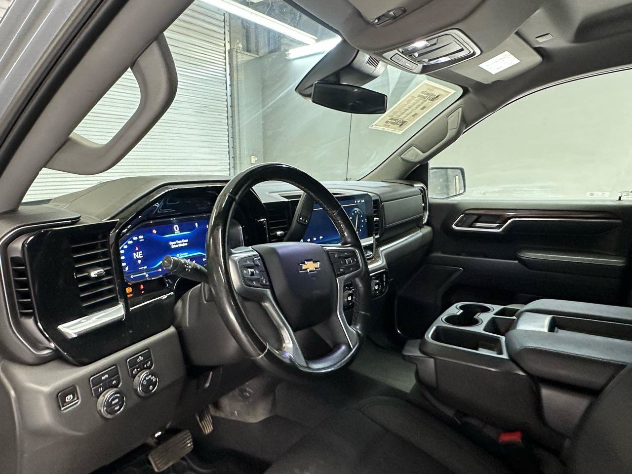 Used 2023 Chevrolet Silverado 1500 LT AWD/4WD image 15