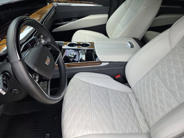 Used 2025 Cadillac Escalade ESV Premium Luxury Platinum w/ LPO, Floor Liner Package AWD/4WD image 12