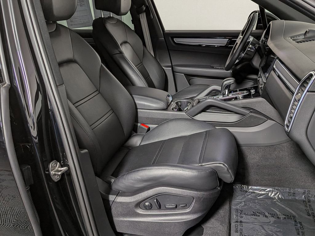 Used 2022 Porsche Cayenne Platinum Edition image 23