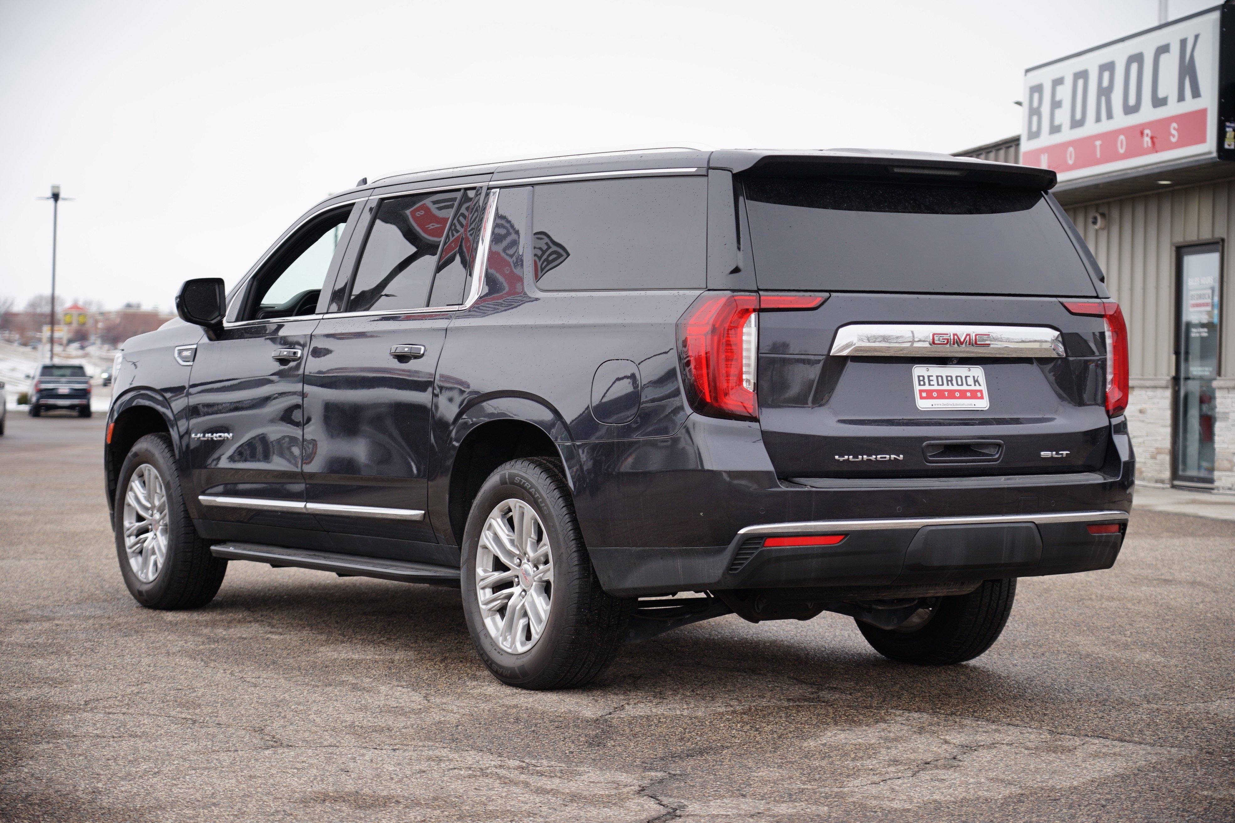 Used 2023 GMC Yukon XL SLT image 5