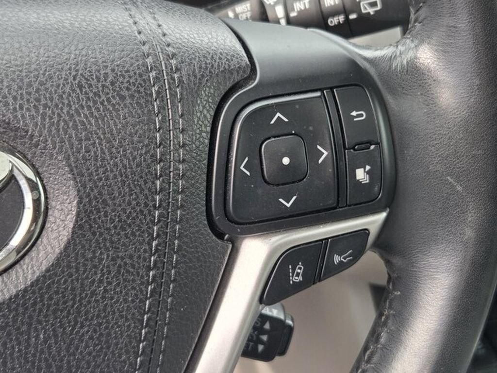 Used 2017 Toyota Highlander XLE FWD image 5