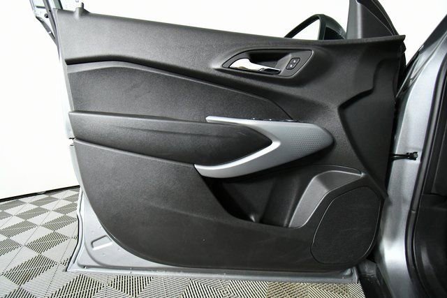 Used 2025 Chevrolet Trax RS w/ Driver Confidence Package image 21