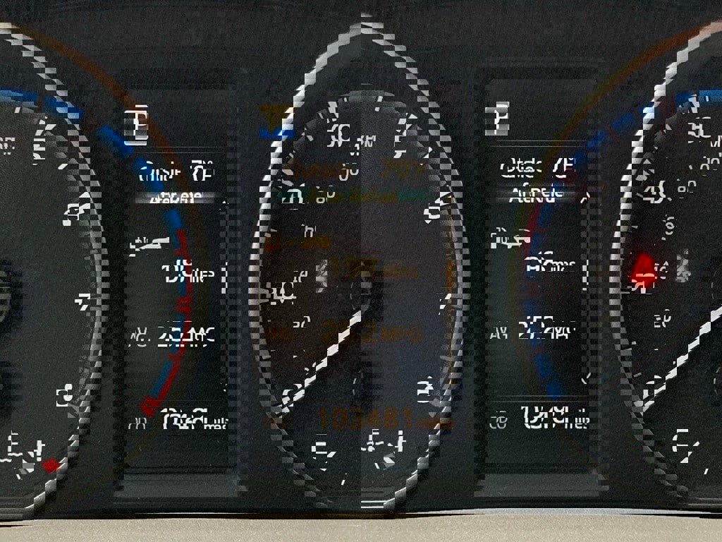 Used 2018 Toyota RAV4 LE image 16