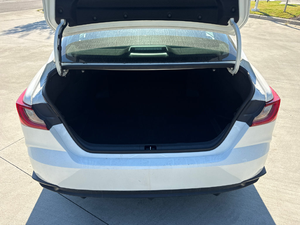 Used 2025 Toyota Camry SE FWD image 33