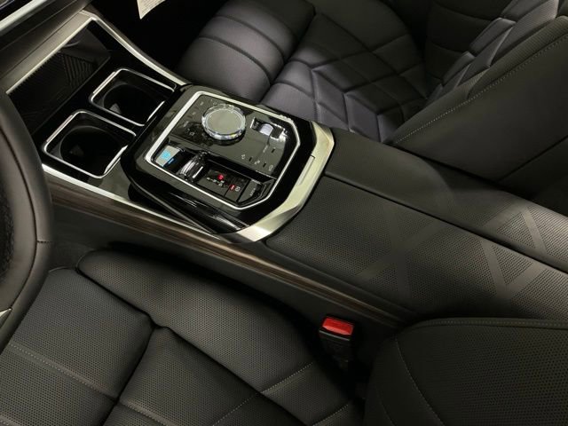 Used 2024 BMW i7 xDrive60 image 20