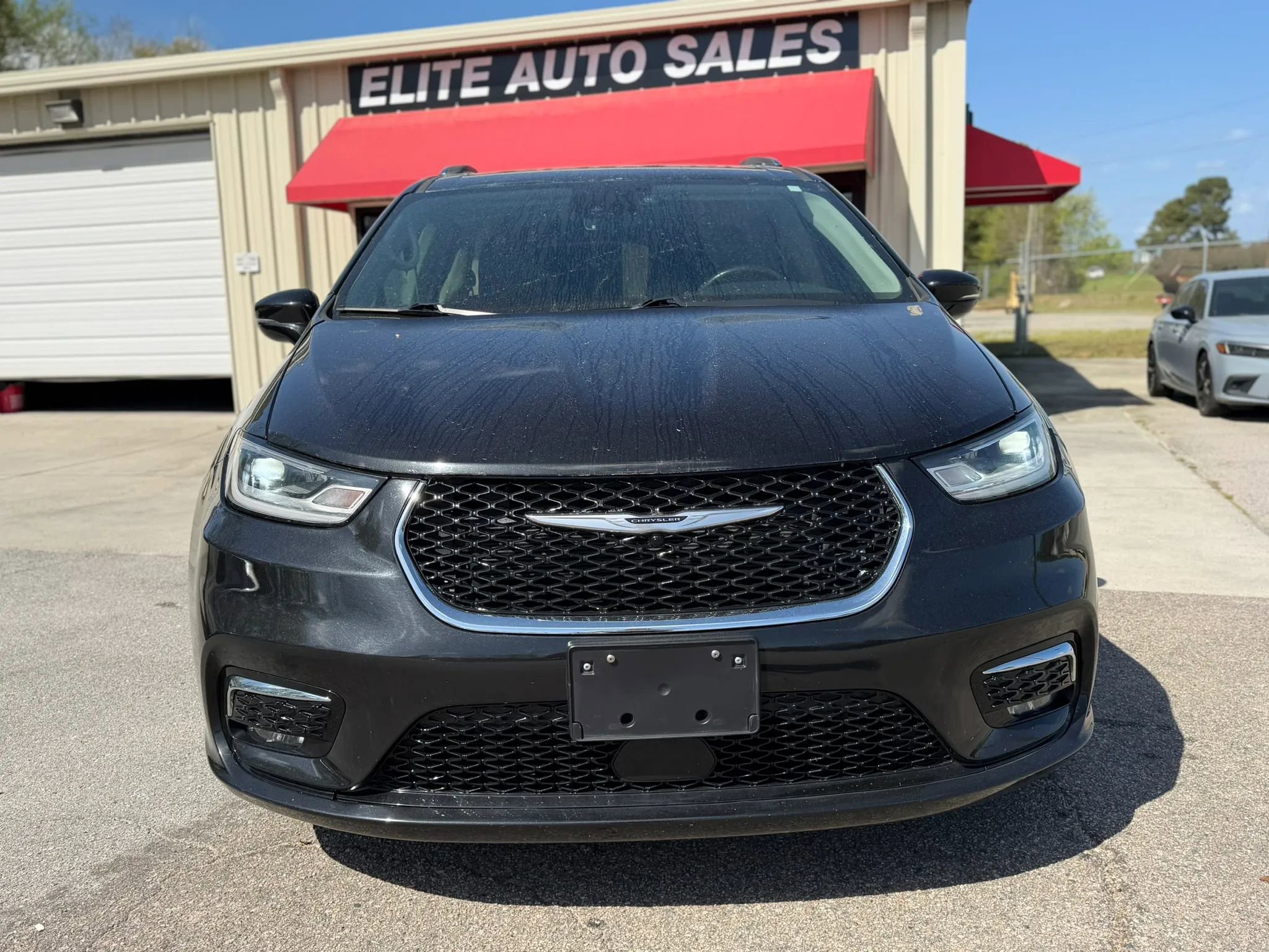 Used 2021 Chrysler Pacifica Touring-L FWD image 4