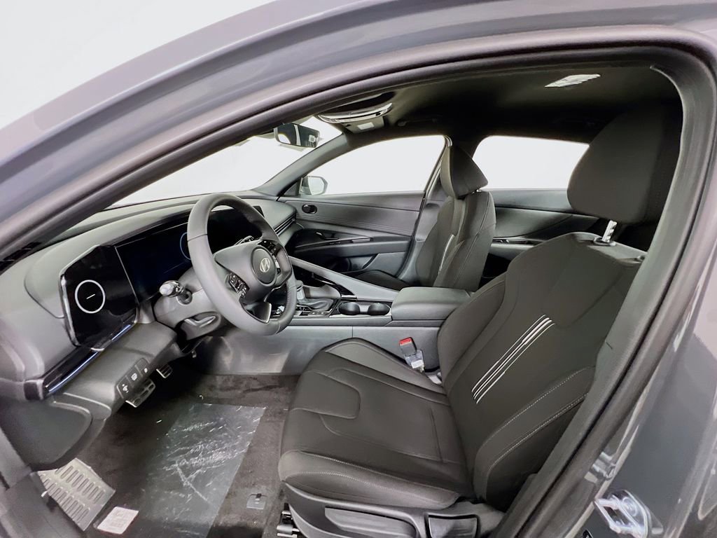 New 2025 Hyundai Elantra SEL w/ Cargo Package image 18