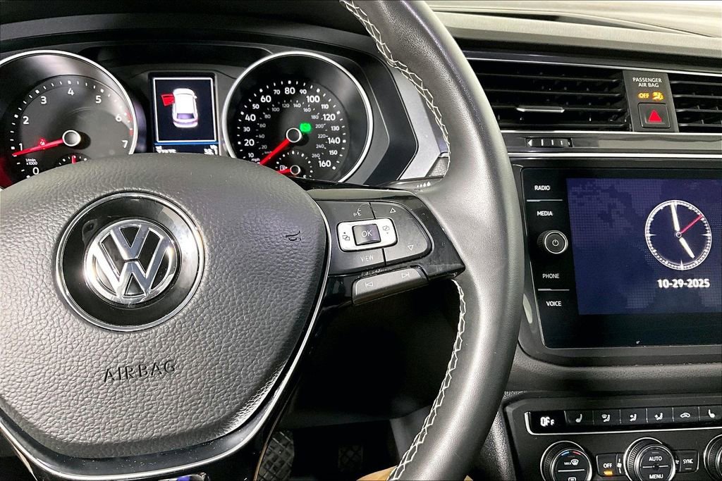 Used 2021 Volkswagen Tiguan SE w/ Panoramic Sunroof Package image 19