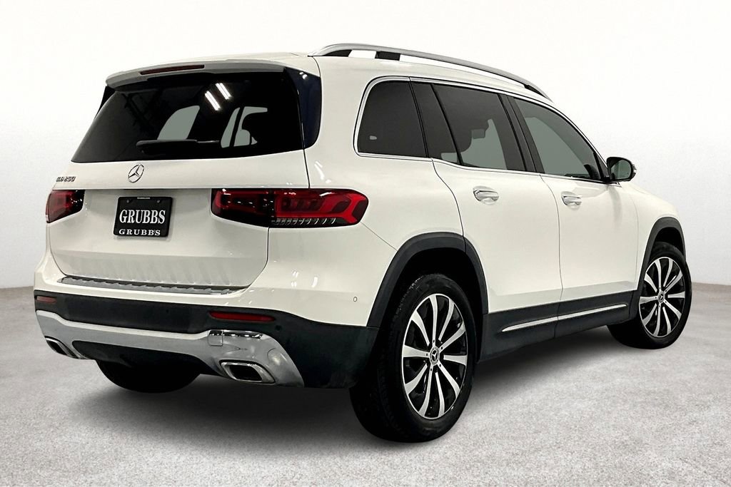 Used 2022 Mercedes-Benz GLB 250 image 2