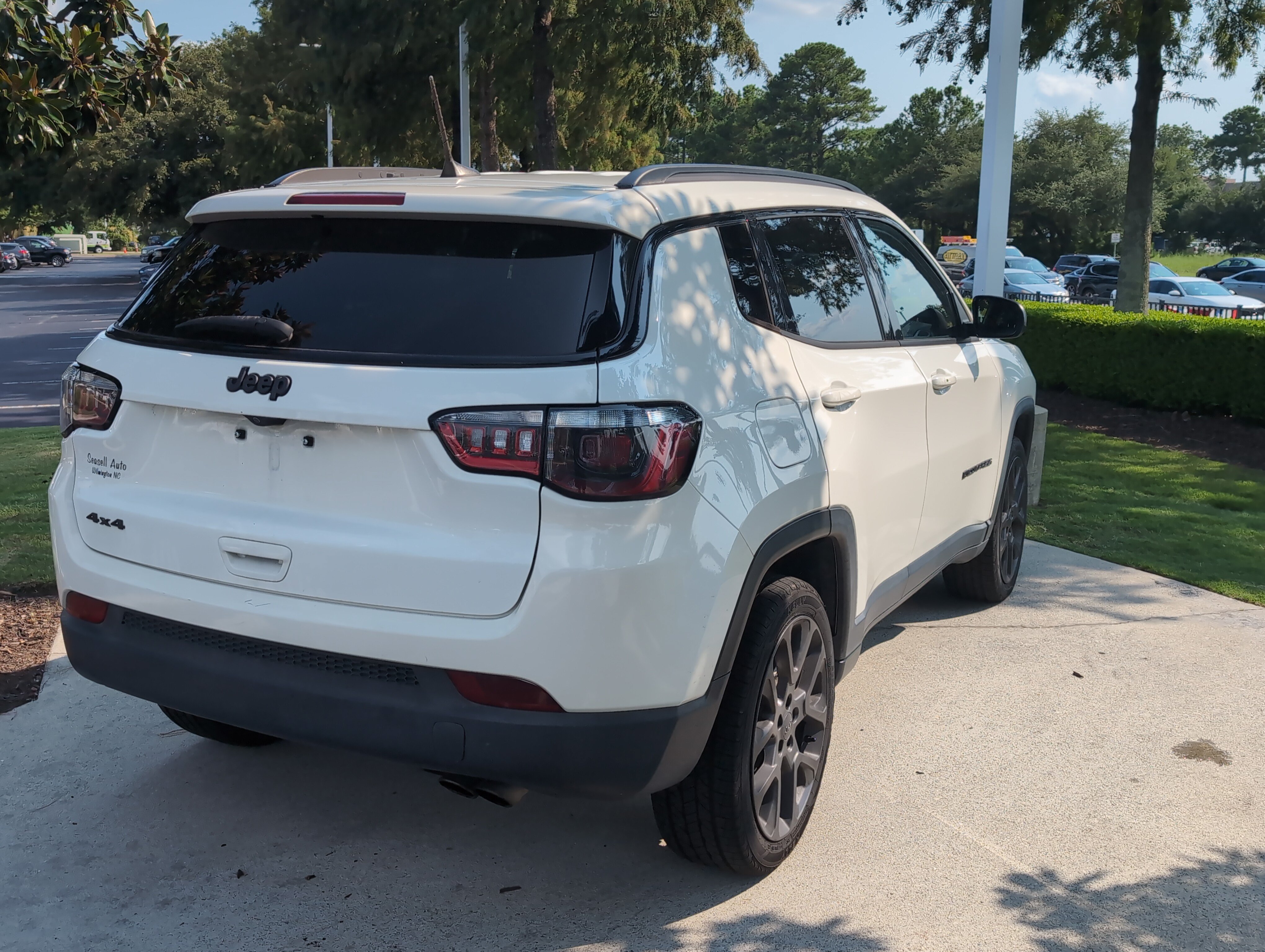 Used 2021 Jeep Compass Latitude AWD/4WD image 10