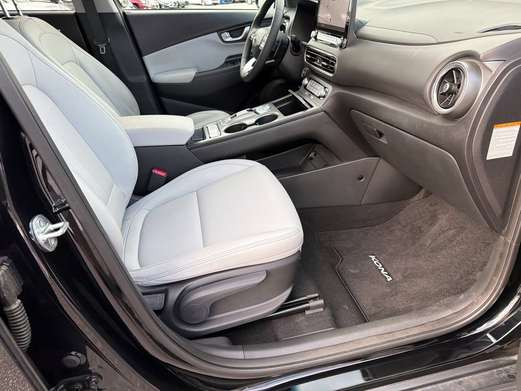 Used 2023 Hyundai Kona Limited FWD image 13