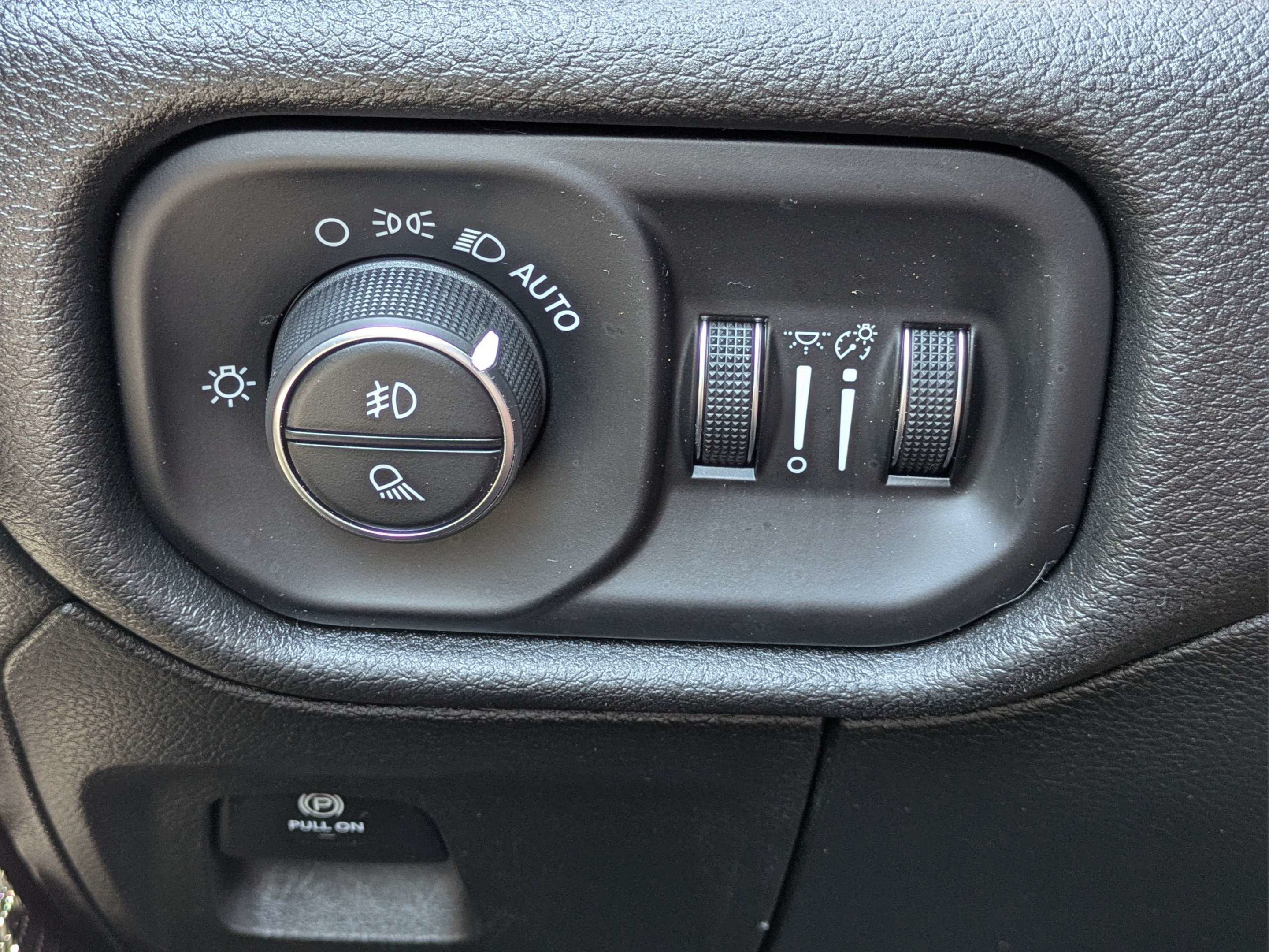 Used 2019 RAM 1500 Big Horn RWD image 23
