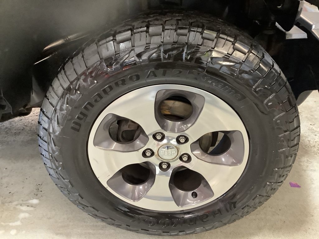 Certified 2018 Jeep Wrangler Sahara w/ Connectivity Group AWD/4WD image 11