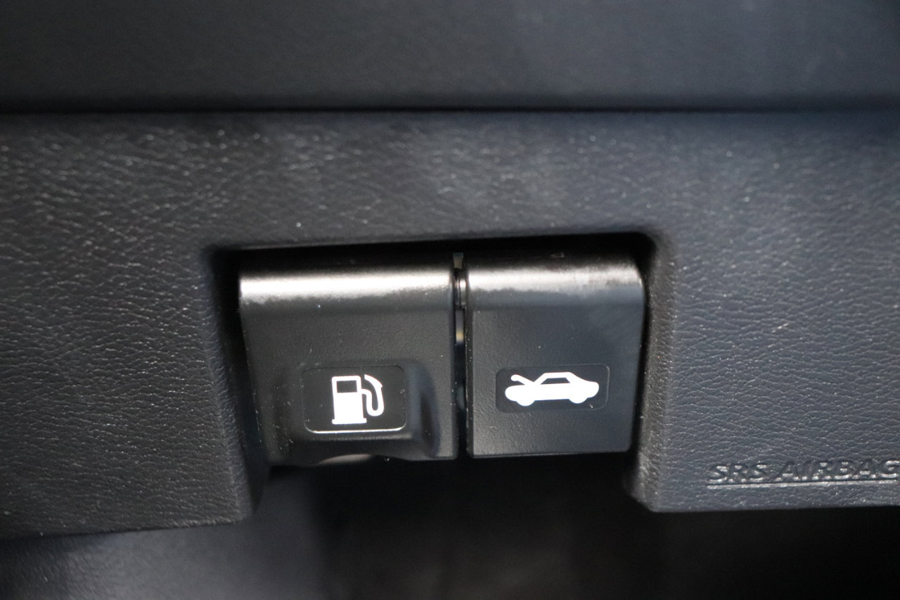 Used 2024 Nissan Versa SR image 38