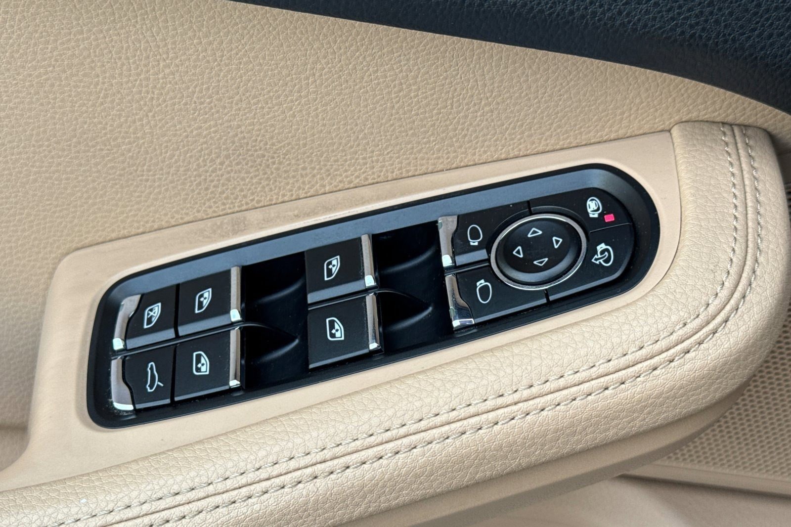 Used 2019 Porsche Macan image 12