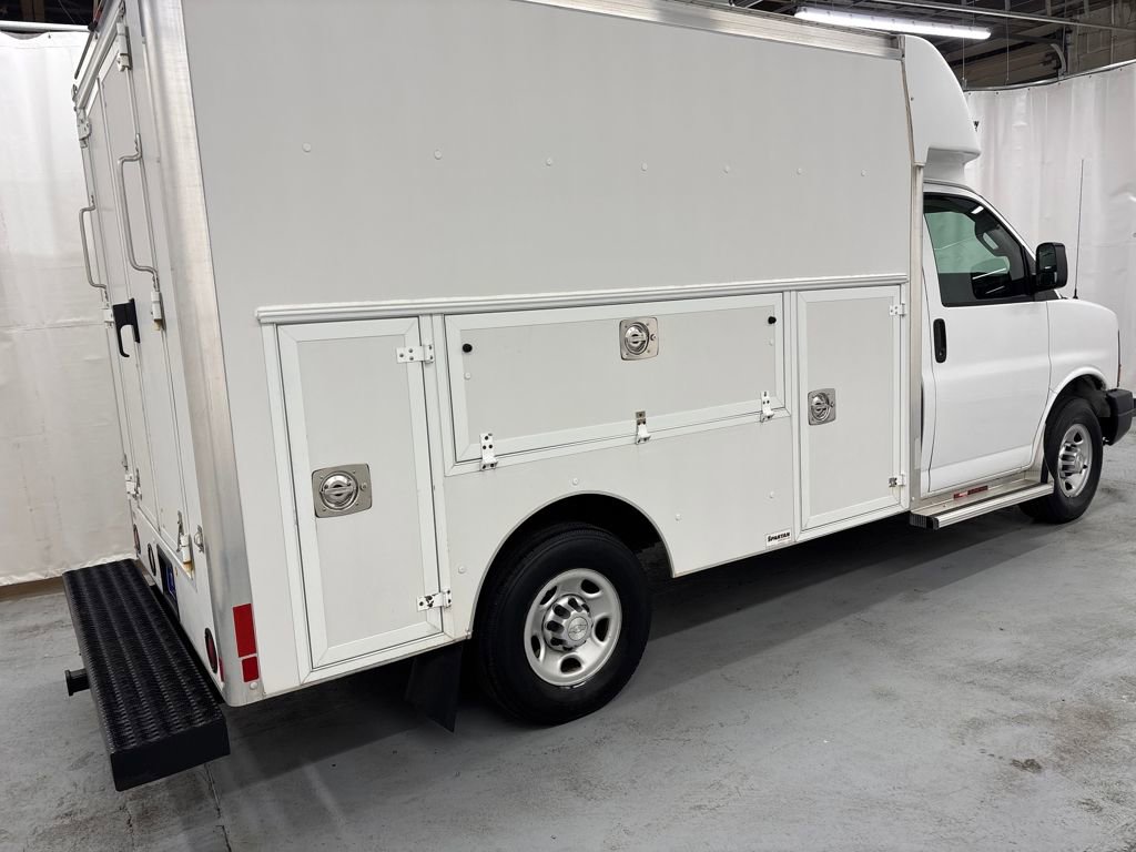 Used 2016 Chevrolet Express 3500 image 5