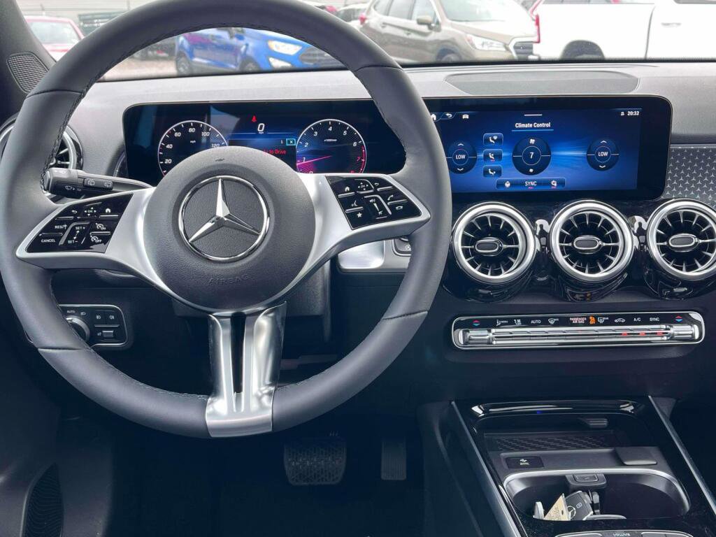 New 2026 Mercedes-Benz GLB 250 4MATIC image 2