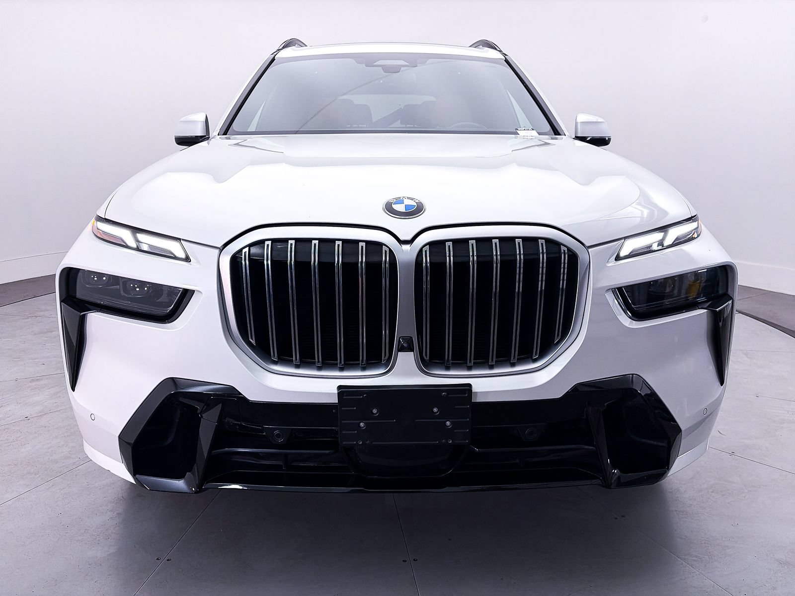 Used 2023 BMW X7 xDrive40i w/ M Sport Package AWD/4WD image 13