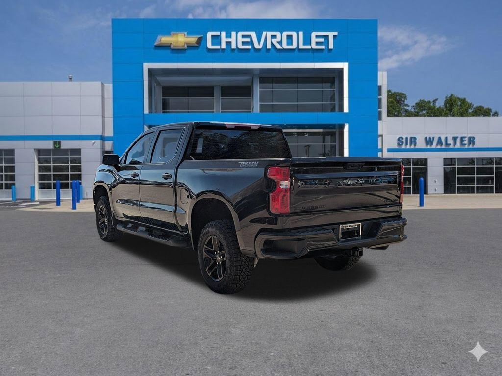 Used 2025 Chevrolet Silverado 1500 Custom Trail Boss w/ Dark Appearance Package image 4