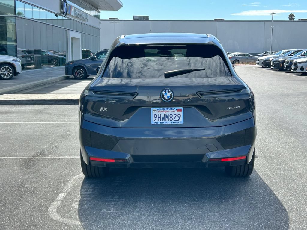 Used 2024 BMW iX xDrive50 w/ Sport Package AWD/4WD image 4