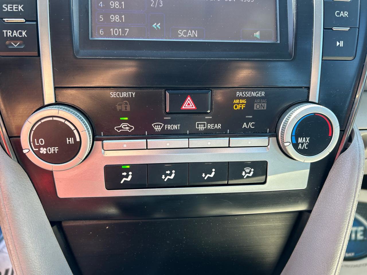 Used 2014 Toyota Camry LE FWD image 16