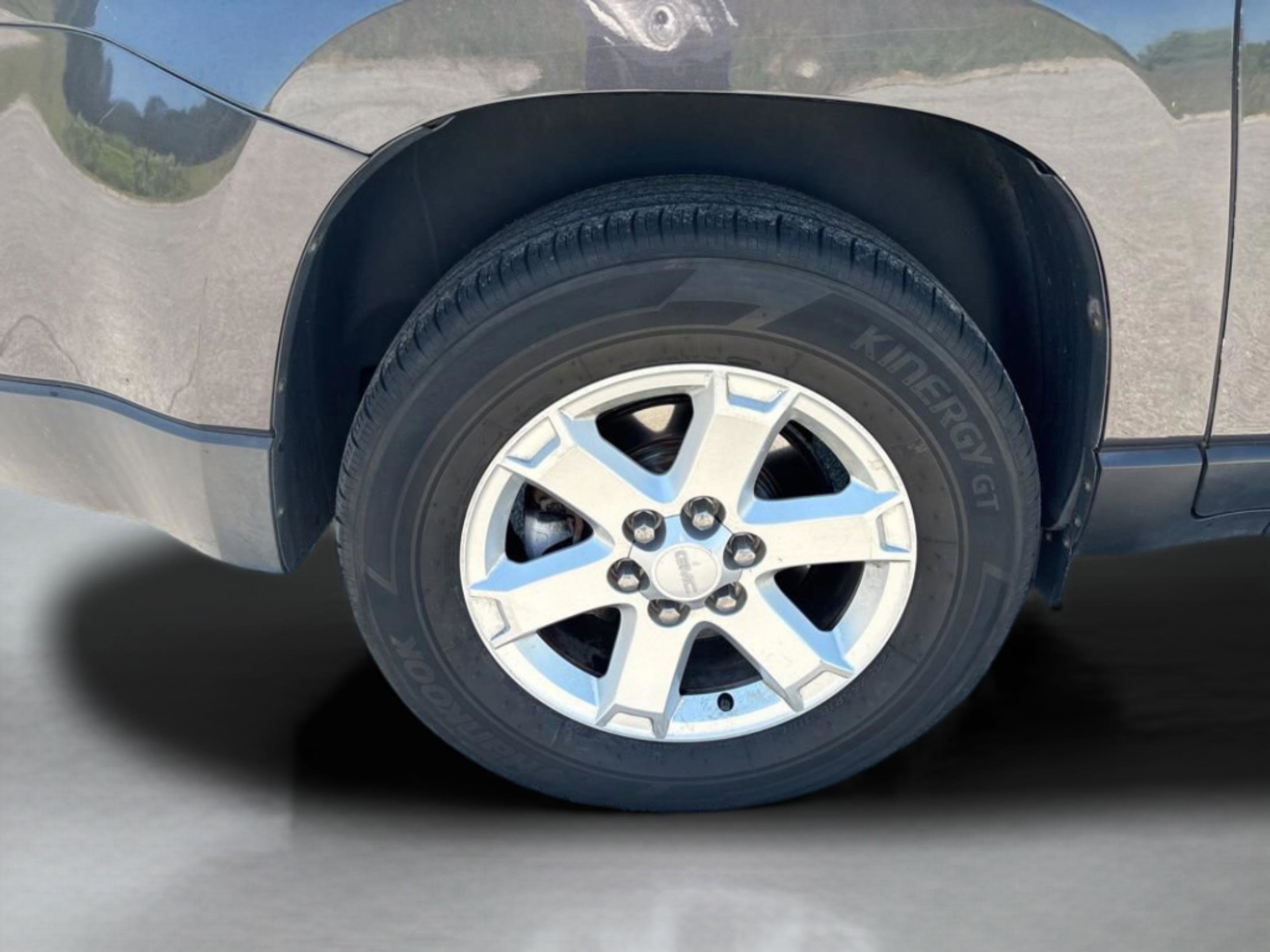 Used 2014 GMC Acadia SLE image 44