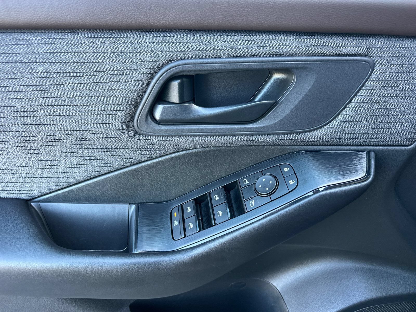 Used 2023 Nissan Rogue S FWD image 10