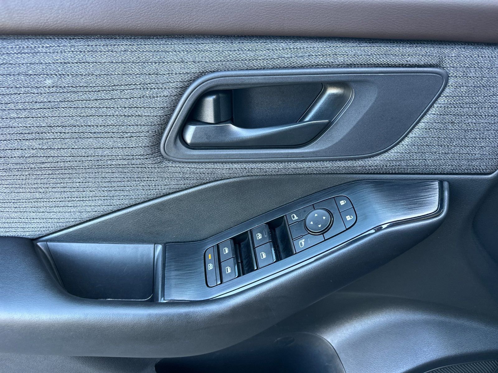 Used 2023 Nissan Rogue S FWD image 10