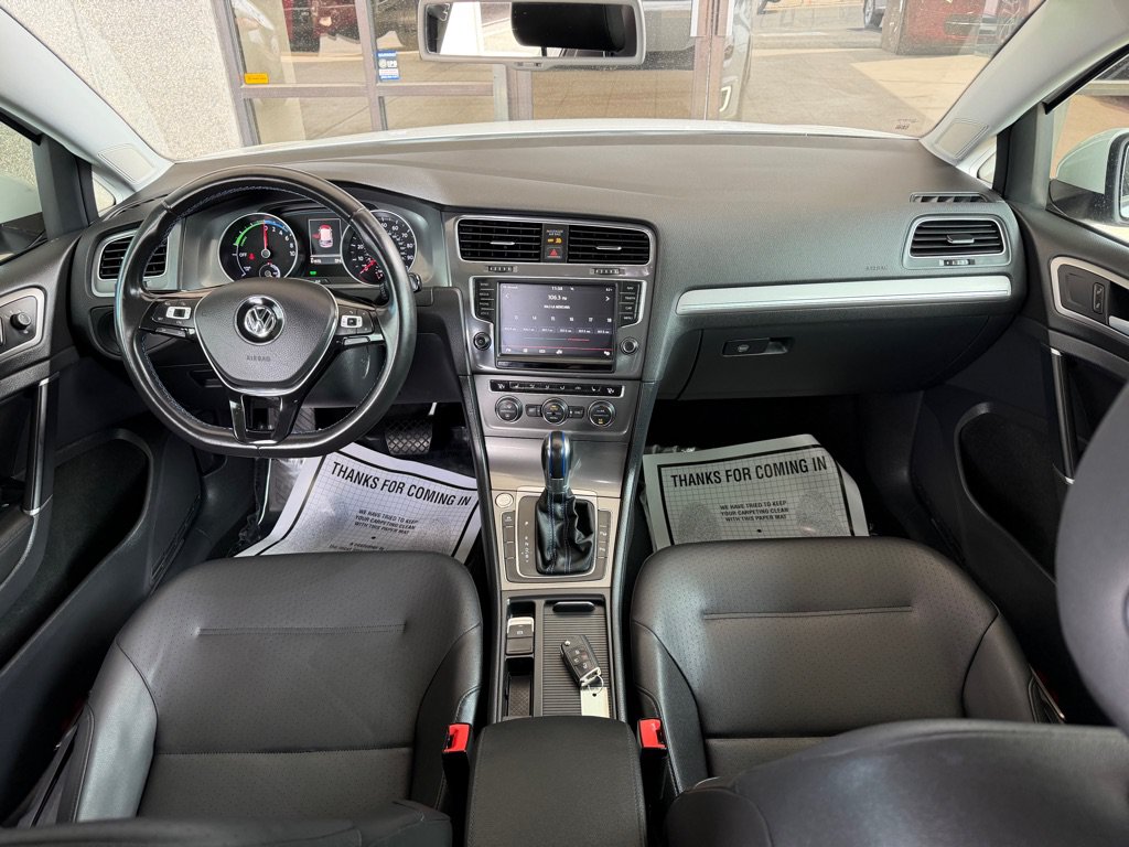Used 2016 Volkswagen e-Golf SEL Premium w/ Driver Assistance Package FWD image 17
