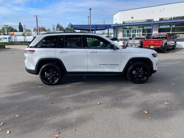 Used 2024 Jeep Grand Cherokee Limited w/ Luxury Tech Group II AWD/4WD image 8