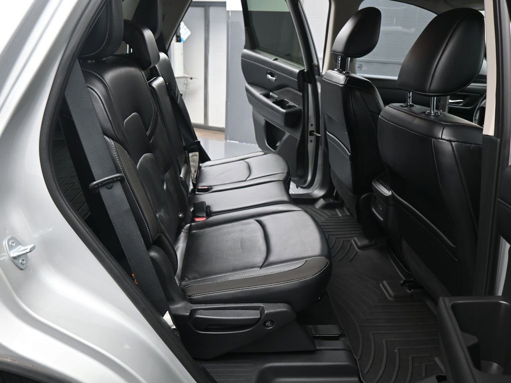 Used 2022 Nissan Pathfinder SL w/ Lighting Package (N92) image 3