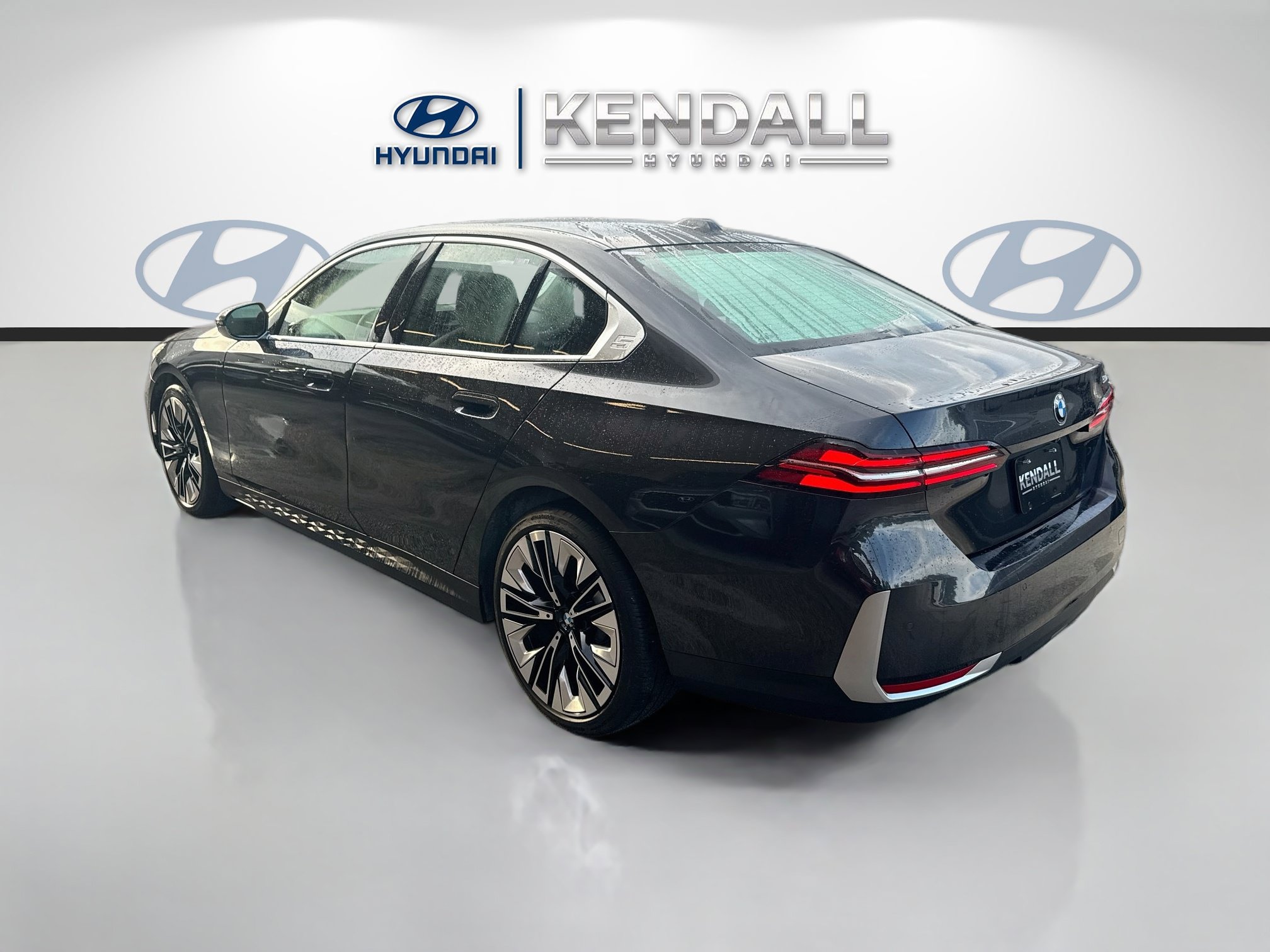 Used 2024 BMW 530i w/ M Sport Package RWD image 4