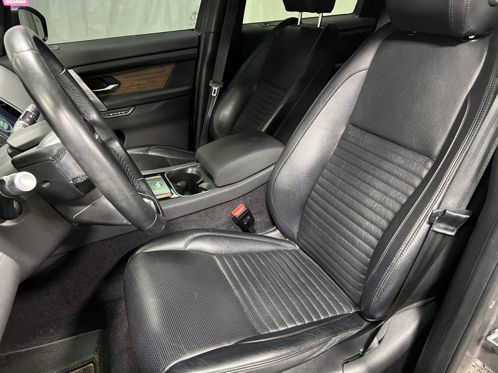 Used 2020 Land Rover Discovery Sport SE image 16