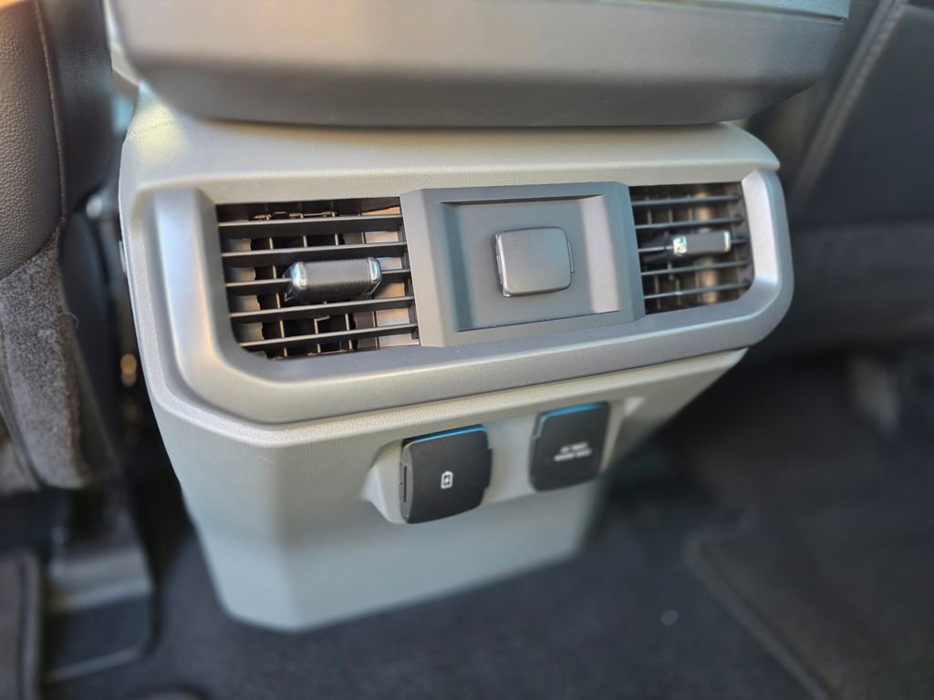 Used 2025 Ford F150 Lariat w/ Equipment Group 501A Mid image 15