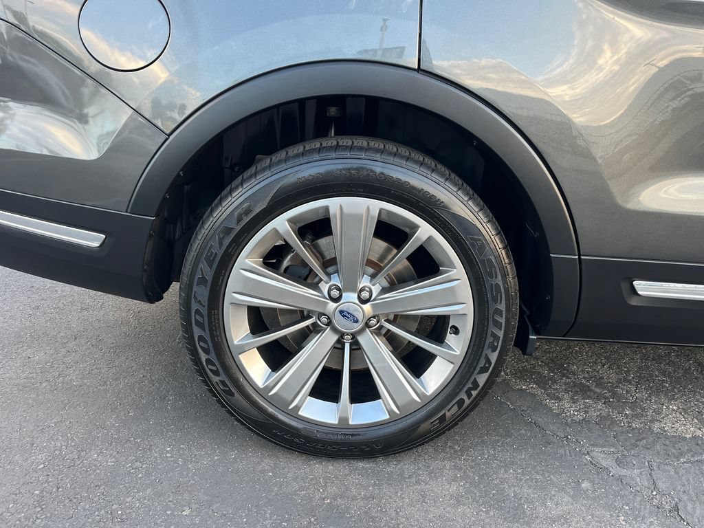 Used 2019 Ford Explorer Limited w/ Class III Trailer Tow Package FWD image 28
