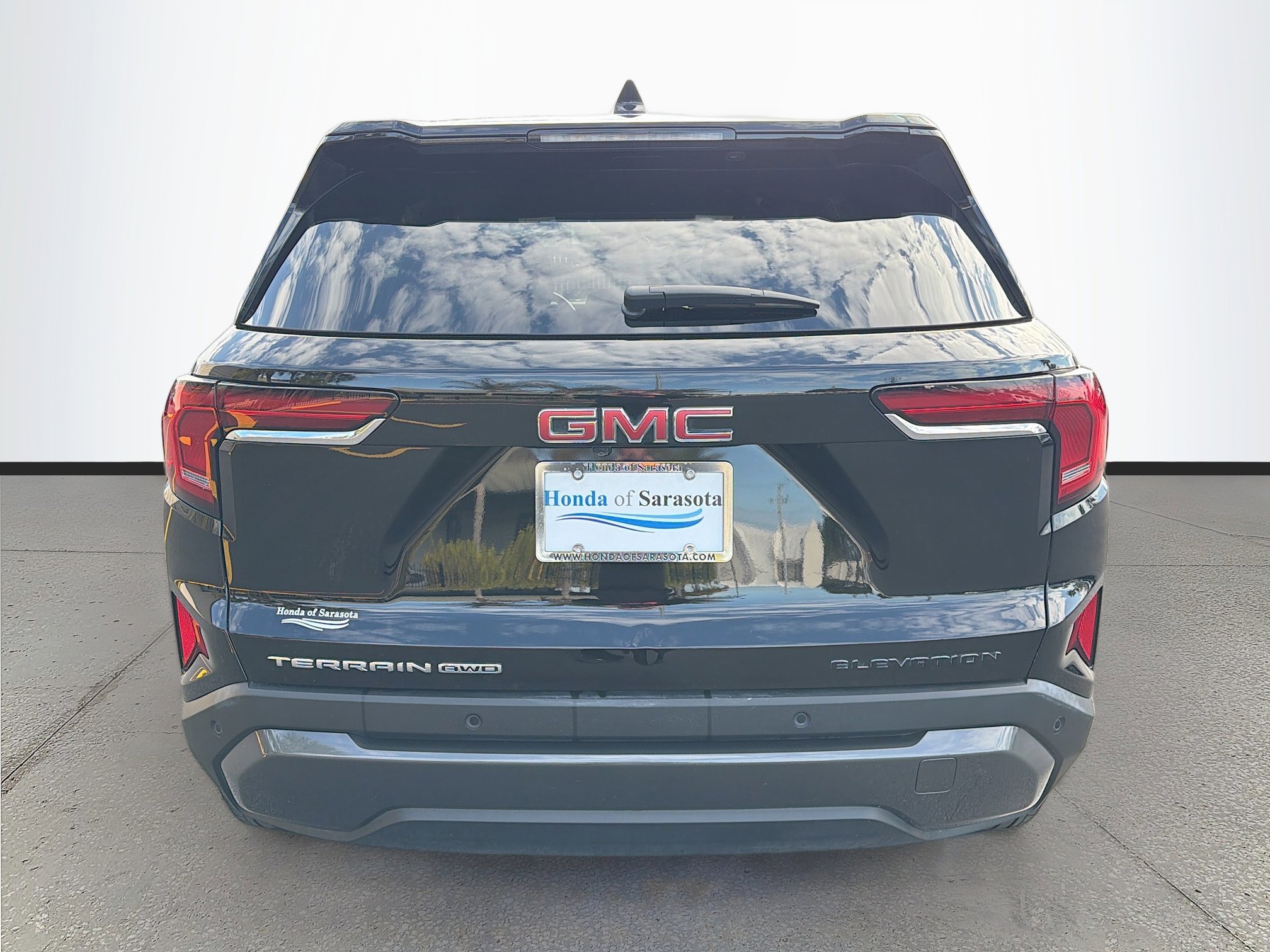 Used 2025 GMC Terrain Elevation image 5