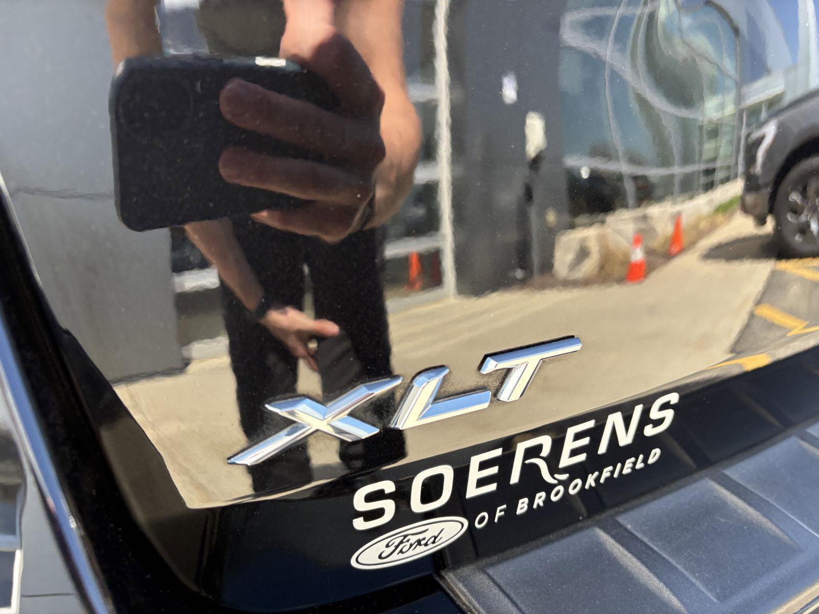 Used 2022 Ford Explorer XLT w/ Equipment Group 202A AWD/4WD image 7