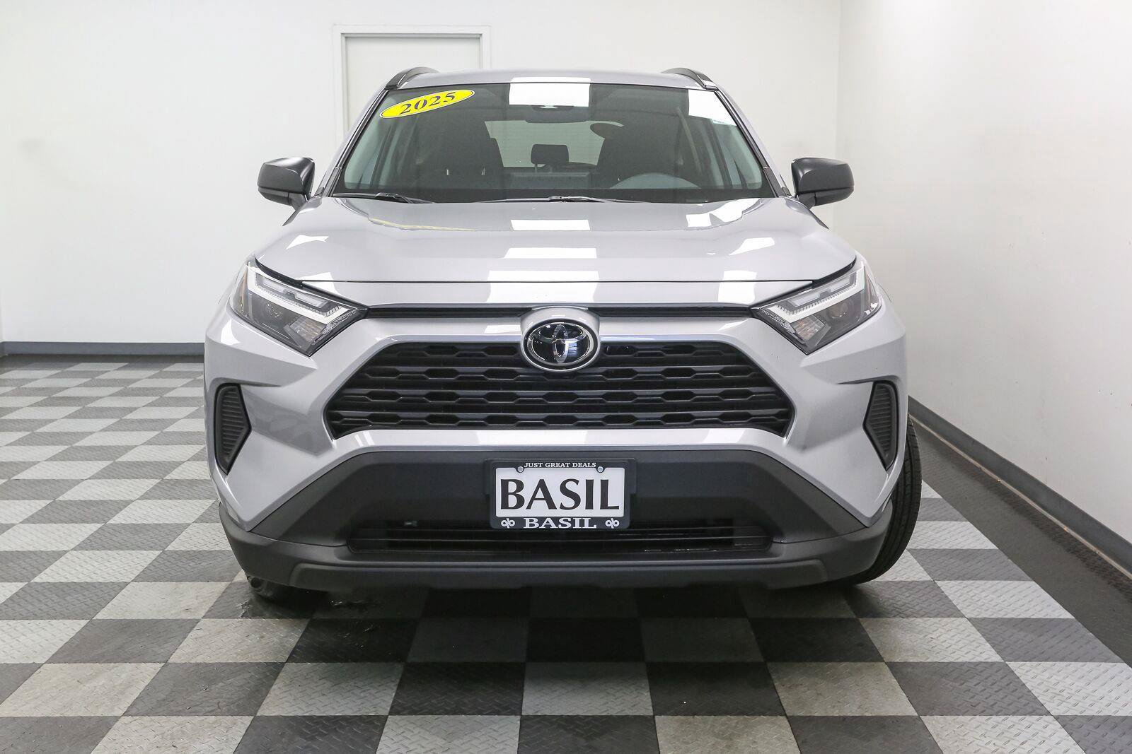 Used 2025 Toyota RAV4 LE AWD/4WD image 3