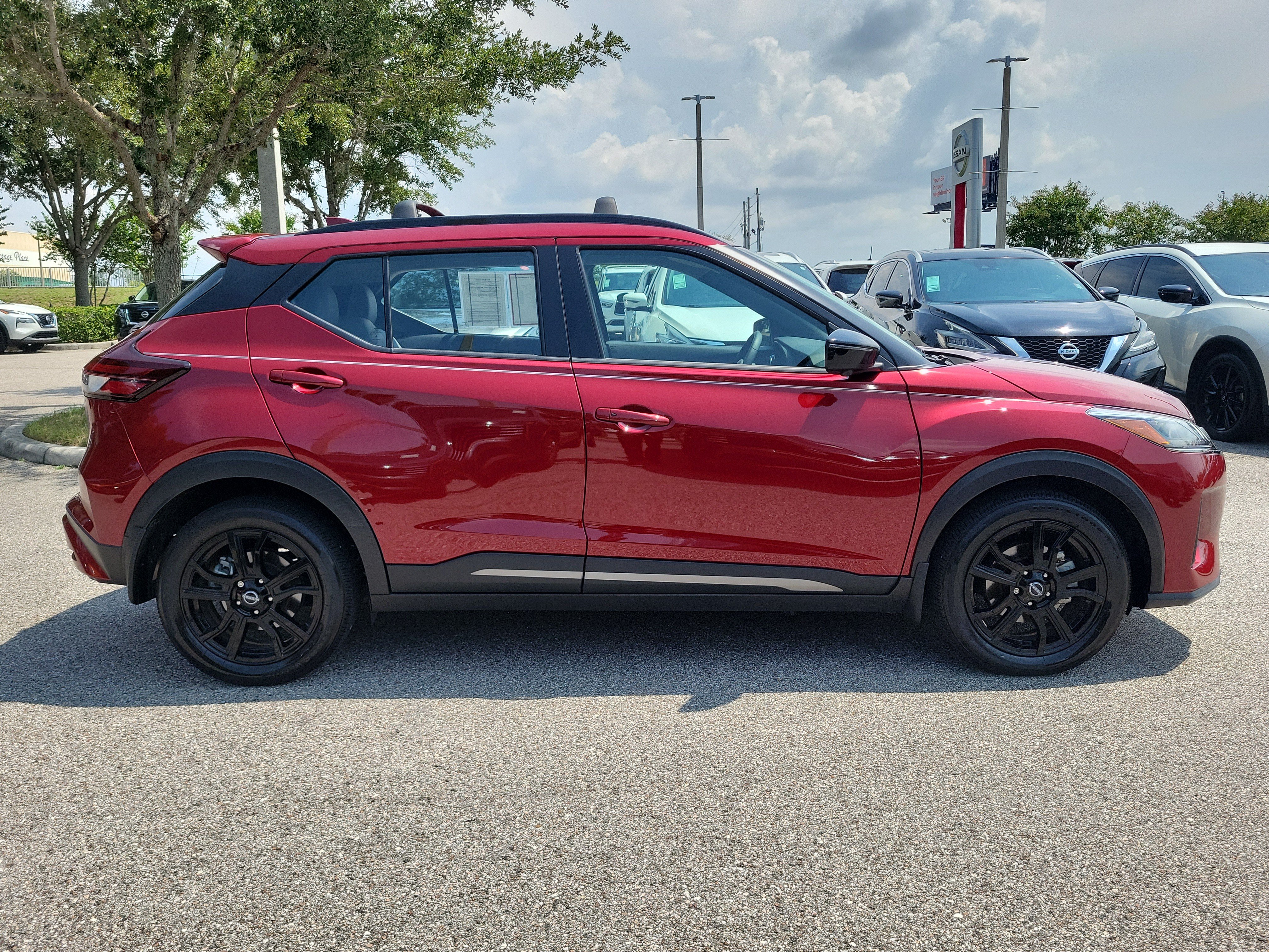 Certified 2024 Nissan Kicks SR w/ SR Premium Package FWD image 4