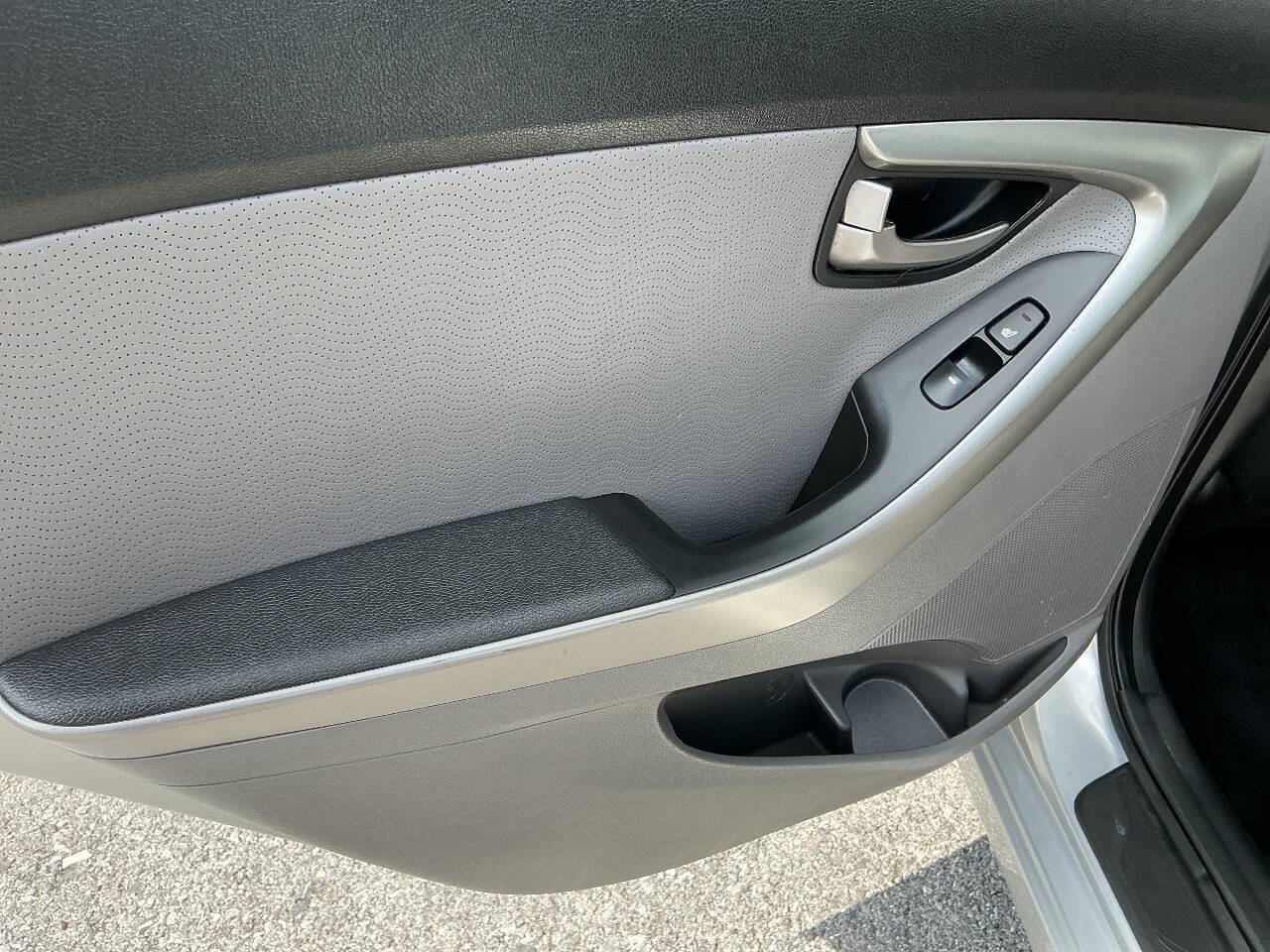 Used 2012 Hyundai Elantra Limited FWD image 14