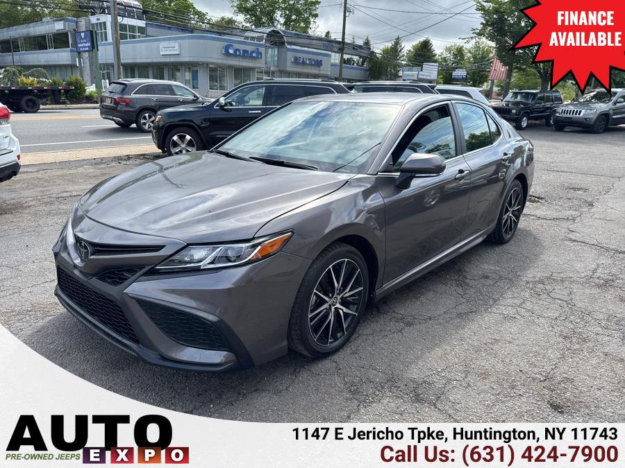 Used 2024 Toyota Camry SE image 3
